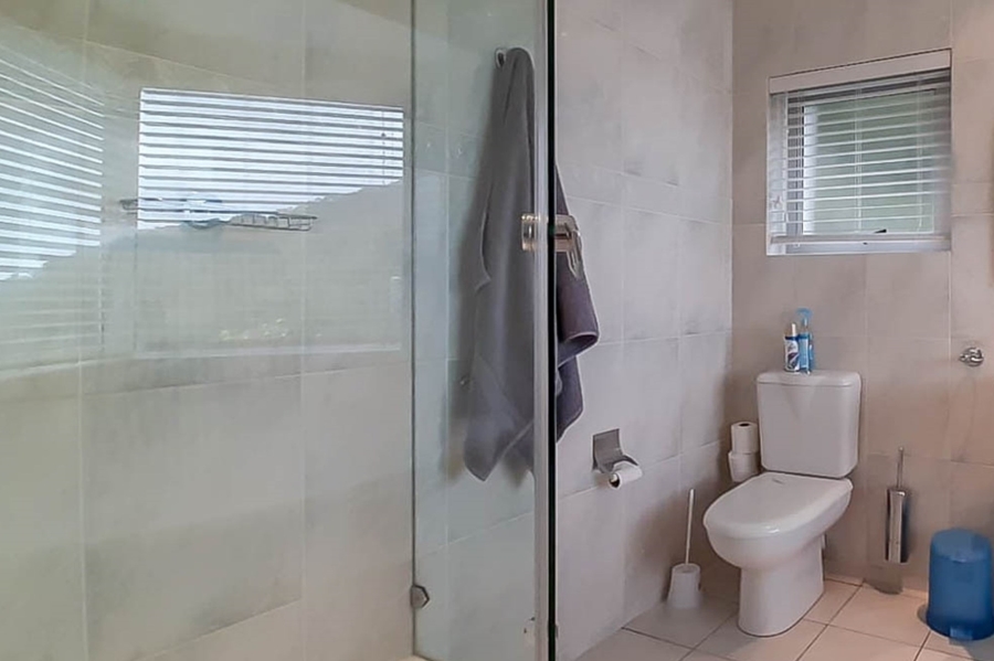 5 Bedroom Property for Sale in Kingfisher Creek Western Cape